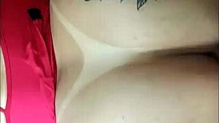 garota bunduda de quatro pro amante mostrando bunda grande e gorda