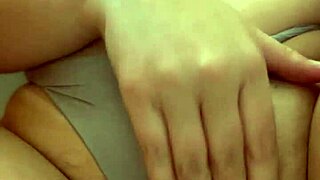 Loira gostosa, show me how you rub that hairy pussy hard!