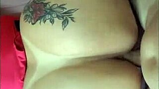 garota bunduda de quatro pro amante mostrando bunda grande e gorda