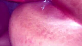 la latina se masturba en el gym antes de una cogida anal de perrito con creampie