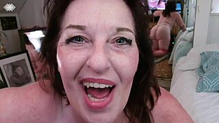 dawnskye1962 lipstick play dildo curvy ass display