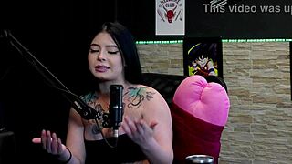 Tem Fetiche em Pele O Boquete é o Seu Forte Gravou com um Pau de 24cm Teve Experiência com Dois Homens e Gosta de Pequeno e Grosso - Kalyca Watch on Sheer Red