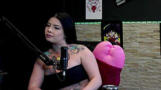 Tem Fetiche em Pele O Boquete é o Seu Forte Gravou com um Pau de 24cm Teve Experiência com Dois Homens e Gosta de Pequeno e Grosso - Kalyca Watch on Sheer Red