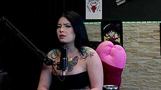 Tem Fetiche em Pele O Boquete é o Seu Forte Gravou com um Pau de 24cm Teve Experiência com Dois Homens e Gosta de Pequeno e Grosso - Kalyca Watch on Sheer Red