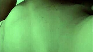 quieres ver como mi hijastro me folla hasta creampie en mi coño?