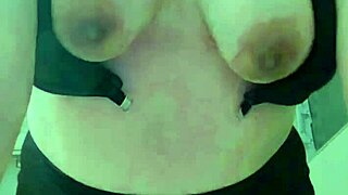 M0ondollyfree teases daddy with closeup pussy spread and finger play in solo cam