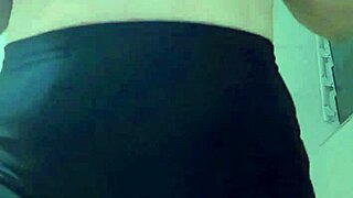 M0ondollyfree teases daddy with closeup pussy spread and finger play in solo cam