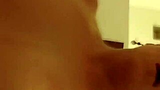 la chica de la lavanderia me la chupa y cabalga sin condon