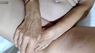 housewife squirts hard then tastes her own piss