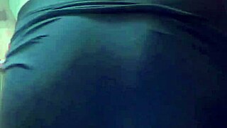 M0ondollyfree teases daddy with closeup pussy spread and finger play in solo cam