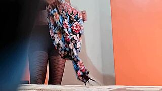 Hermanastra Colombiana Slips Off Miniskirt Teasingly