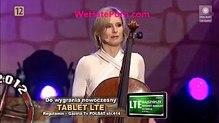 violinists flash upskirt oops live