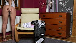 young mommy masturbates her perfect big ass and shaved pussy to orgasm with toys