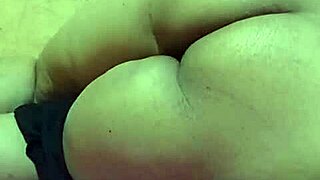 istri tetangga curhat... lama gak ngentot suami😩 akhirnya kita ngentot bareng🤤 cowok tetangga bantu puasin dia👅