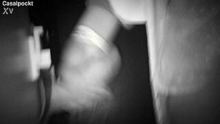 dei minha buceta pro gloryhole stranger na cabine e gozei demais 🔥😈