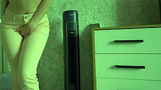 sexy amateur wets her jeans in desperate pee homemade clip