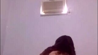 Amateur teen takes it deep in homemade anal