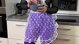 Cherrylcole Sits Down For Relaxing Breakfast Alone At Home