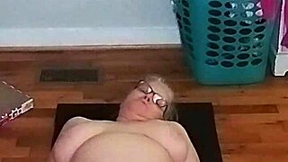 hot mature bends in yoga pose for early morning pussy pound