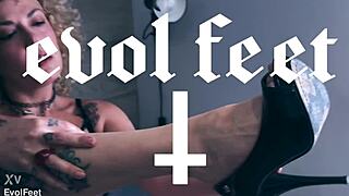 i want you kissing licking sniffing my sweaty feet toes in heels barefoot goddess style