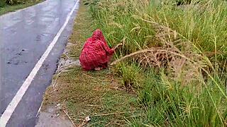 New Indian couple's outdoor fuck sounds so damn hot!