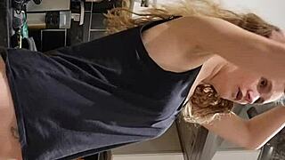 british babe gets her pussy smoothly shaved bare