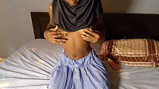 Estudiantes universitarios exploran folladas íntimas