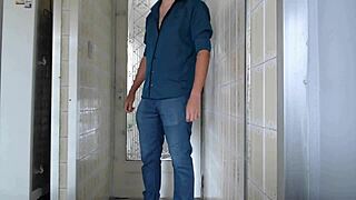 heyya wife always welcomes delivery guys with a quick bj and water