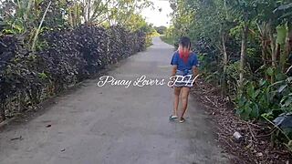 pinay teen 18+ gets fucked outdoors near road by boyfriend 😱🍆💦 public scandal