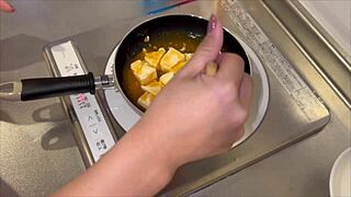 Girlfriend's Naked Apron Makes Me Cum Inside Her Kitchen Creampie Fuck!