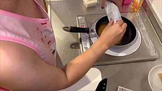 Girlfriend's Naked Apron Makes Me Cum Inside Her Kitchen Creampie Fuck!