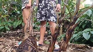 pinay teen 18+ gets fucked outdoors near road by boyfriend 😱🍆💦 public scandal