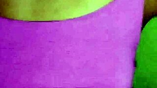 ai que delícia vendo essa thai vizinha gostosa gemendo com o cuzinho arrombado...