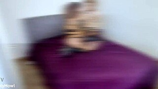 duo lesbien avec cette milf somptueuse au corps de reve... harnais metal look hmmm