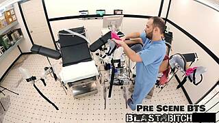 Stiefzusjes spreiden kale kutjes voor massive creampie closeup