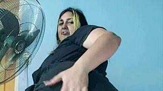 Wow BBW Bubble Butt Teases Tight Yoga Shorts Fat Ass Shaking!