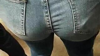 Spying culote big ass in metro