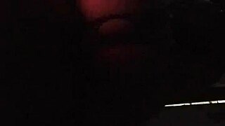 le dije que ibamos a ver pelis y terminamos cogiendo con mi amiga 😏🔥