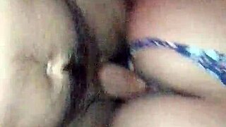 le dije que ibamos a ver pelis y terminamos cogiendo con mi amiga 😏🔥