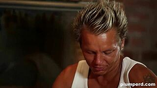 Hairy BBW plops fat ass on skinny masseur during oily session