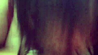 mi vecina cachonda en sofa me mama la verga casi nos pilla la esposa