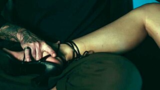 check out this foot fetish interview turning into delicious pussy fuck and orgasm 😍👣🍆💦