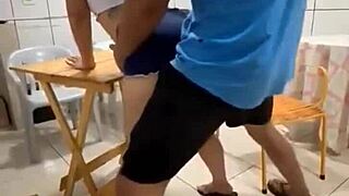 Apostei a buceta da minha esposa no bilhar e perdi ela deixou ele gozar dentro