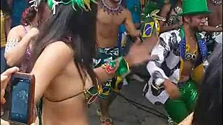 Hey dude, this hot Brazilian milf is straight fire 🔥 wanna see??