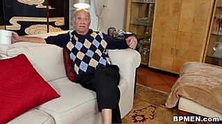 kinky dude watches gigi flamez and sally squirt get fucked