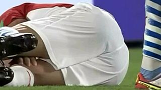 ever seen bultos on those colombian futbolistas bulging in paraguay match?