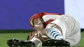 ever seen bultos on those colombian futbolistas bulging in paraguay match?