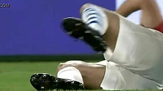 ever seen bultos on those colombian futbolistas bulging in paraguay match?