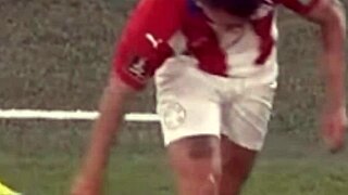 ever seen bultos on those colombian futbolistas bulging in paraguay match?