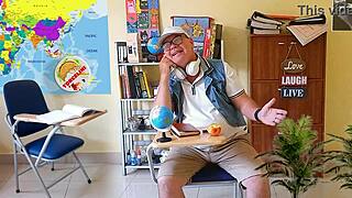 i'm in torcelini school learning geography lesson 2 about big pussy continents up close